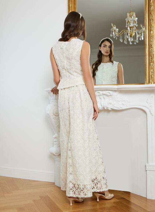 Styli Women Cream Sleeveless Floral Waistcoat - Image 3